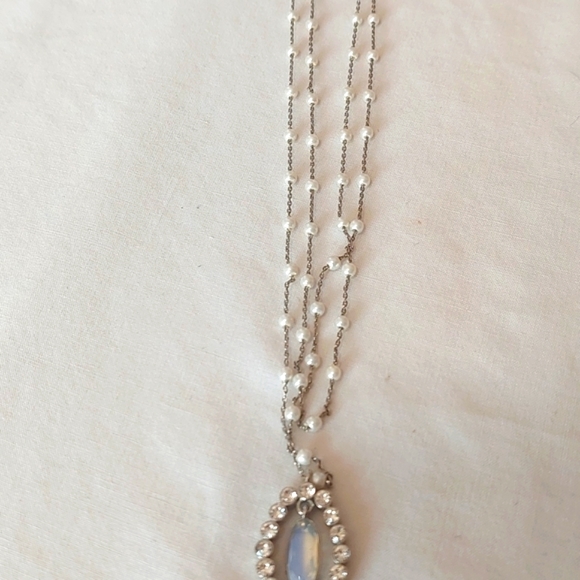 Necklace Very Decorated Pearl's, Rhinestones,Iridescent Piece in the Middle . - Picture 2 of 5